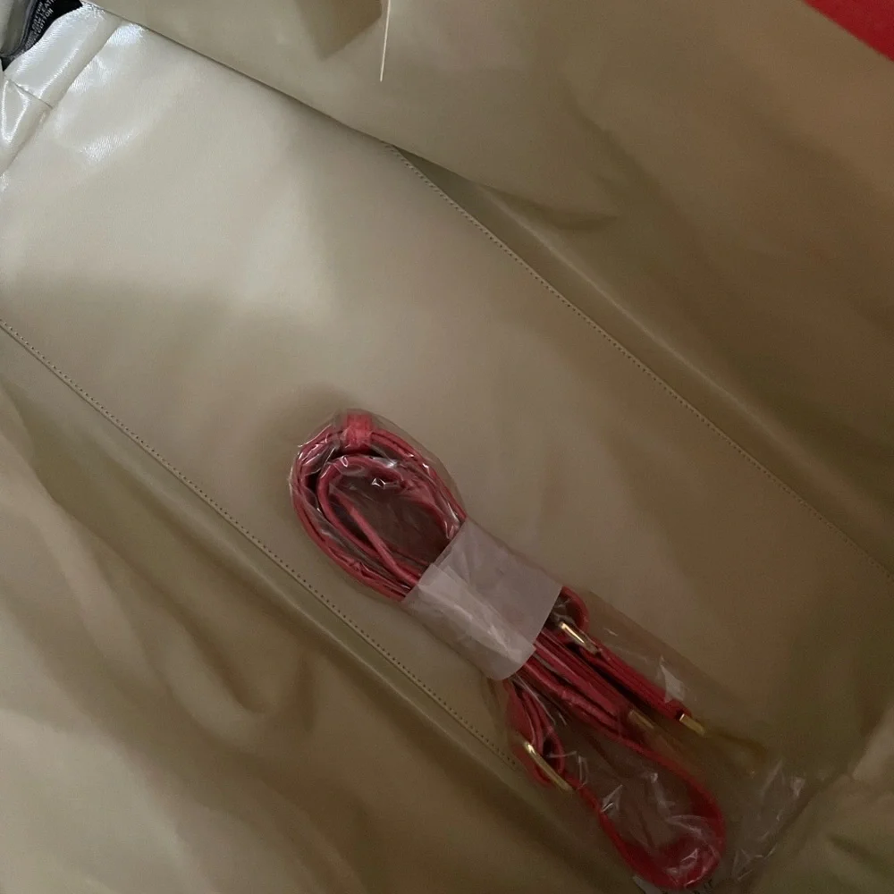 NWT Pencil & Paper Co. x Neely & Chloe Weekender Bag - Picture 5 of 6